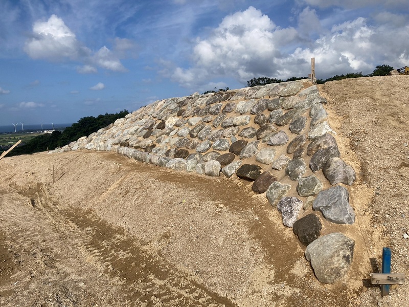 図３西側面の貼石復元